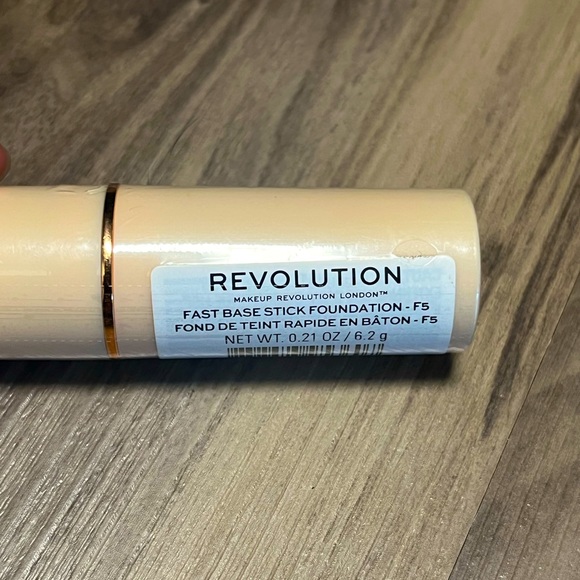 NWT Revolution Concealer BUNDLE - Picture 2 of 7